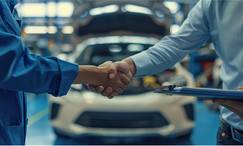 機器保障の握手をする人